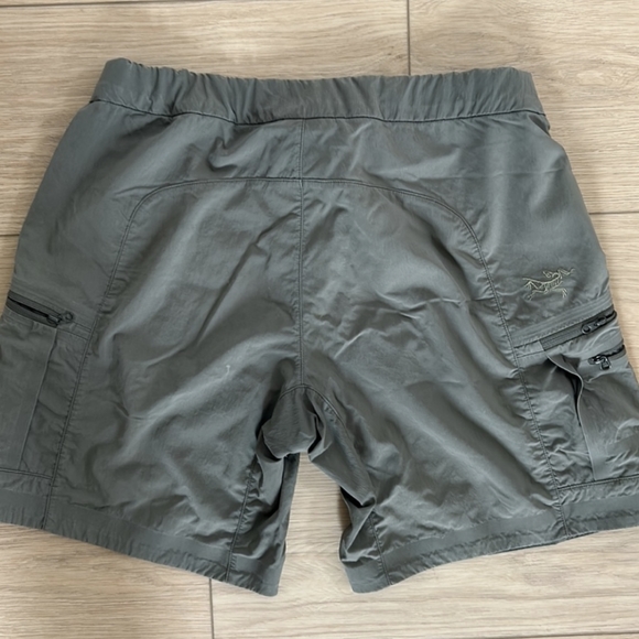 Arc’teryx Gamma Lt 6” Shorts Size 6 - Picture 2 of 5